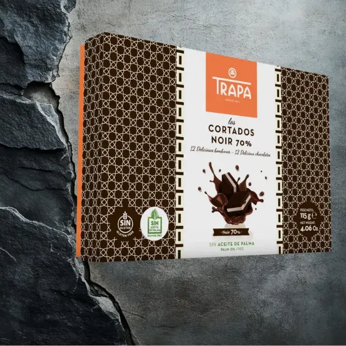 Bombonierka z czekoladkami z nadzieniem orzech laskowy 70% kakao bez glutenu 115g Trapa